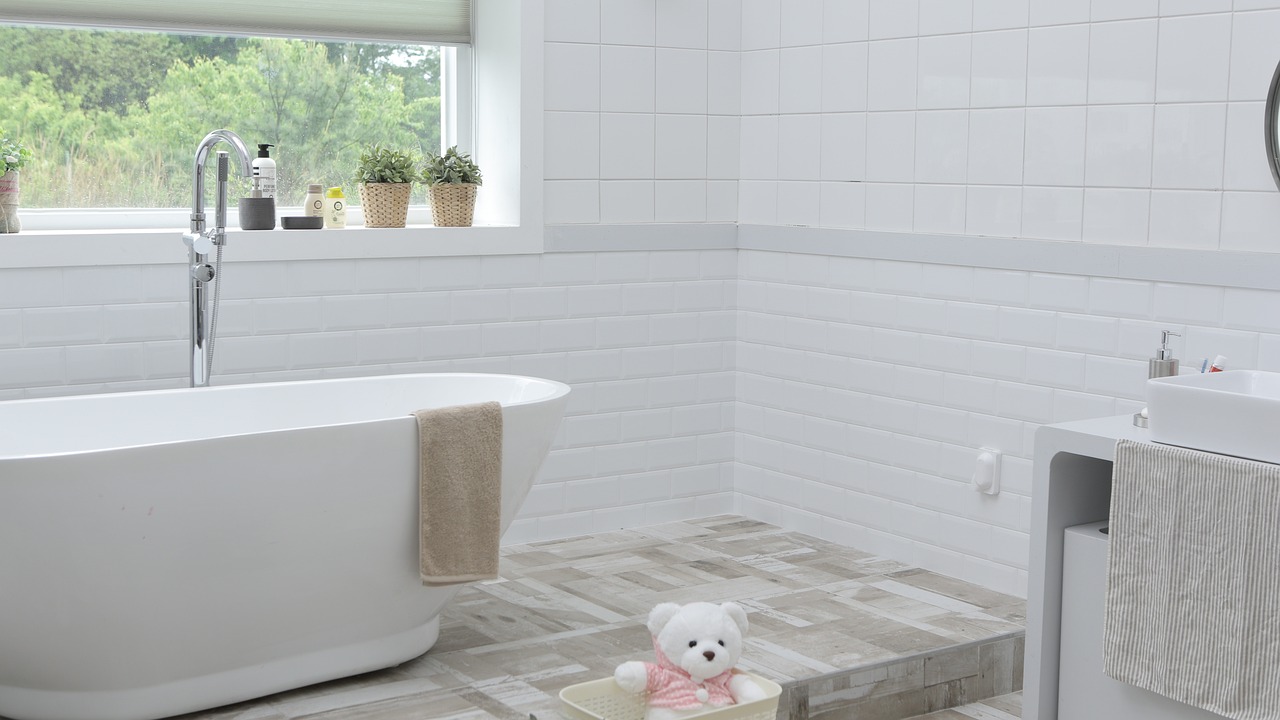 Skab den perfekte stemning på dit badeværelse med smarte badeværelseslamper